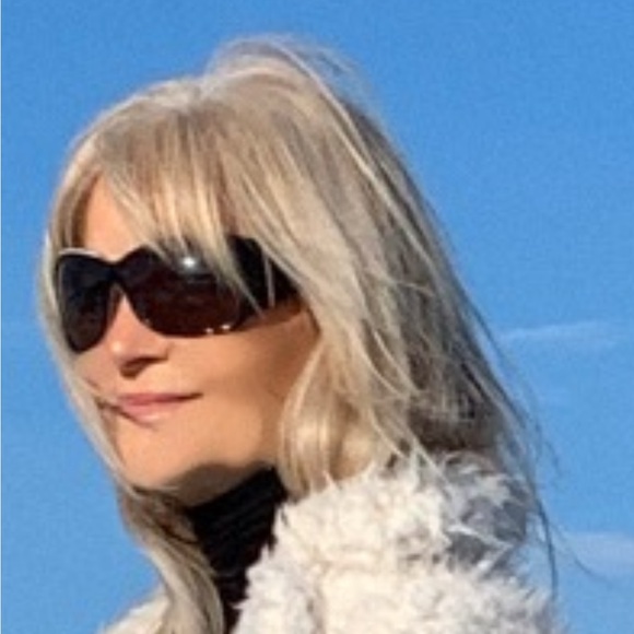 Gucci sunglasses , black with white trim at top. No case, very good condition - Picture 11 of 14